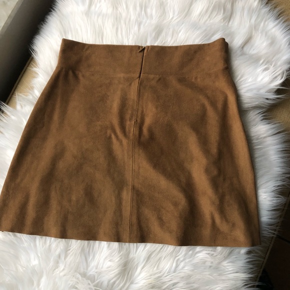 SOLD New Women’s ZARA suede mini skirt medium - Picture 4 of 5